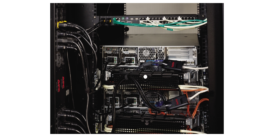 APC-American-Power-Conversion-KVM2116P.jpg